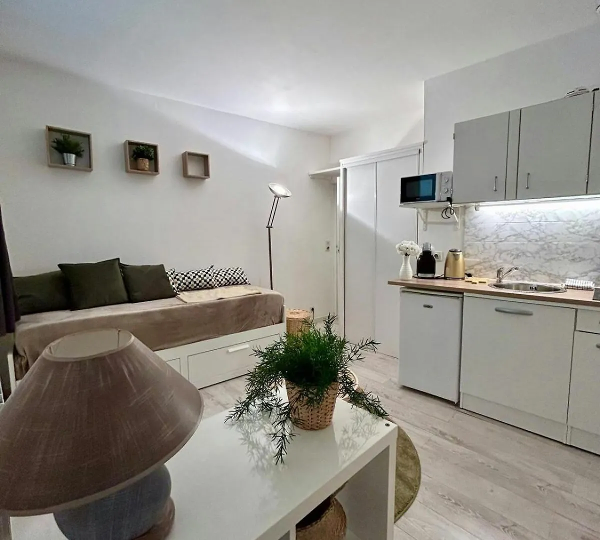 Au Charme Des Carmes - T1 Sur Cour - Metro A & B Apartment Toulouse 0*,